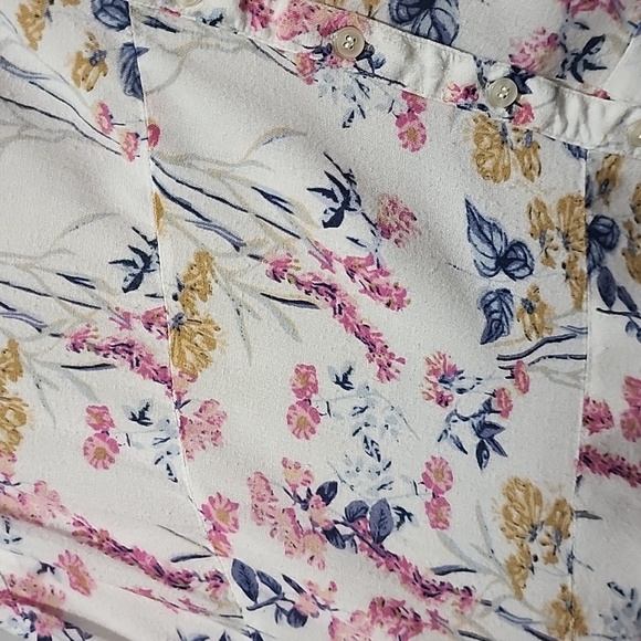 ⭐️Chelsea & Theodore floral top size 2X - Picture 2 of 4